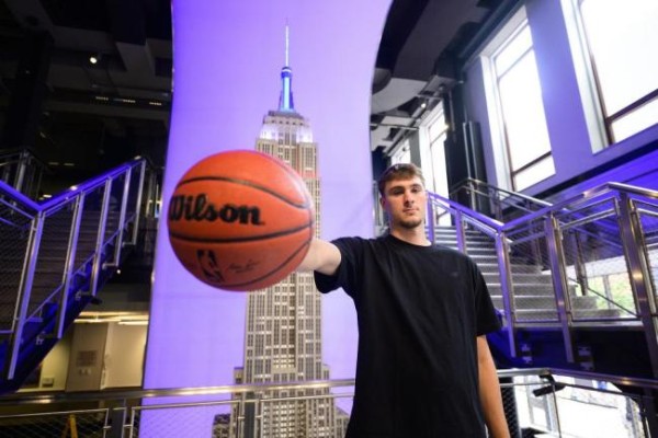 弗拉格当选NBA选秀状元 小镇青年的逆袭之路