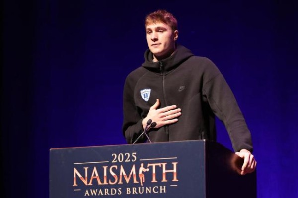 弗拉格当选NBA选秀状元 小镇青年的逆袭之路