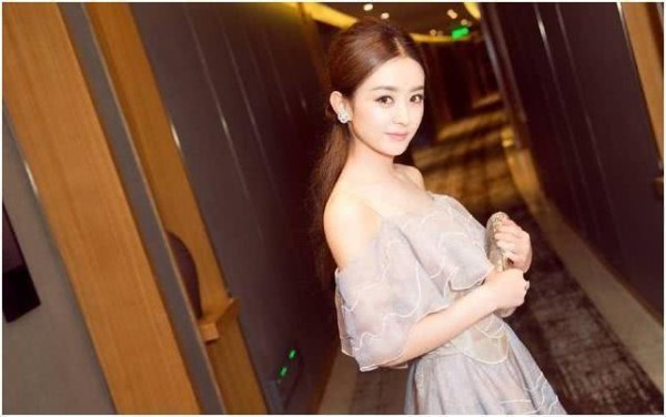 明星人设不断崩塌，网友深扒赵丽颖节俭人设，真相揭开