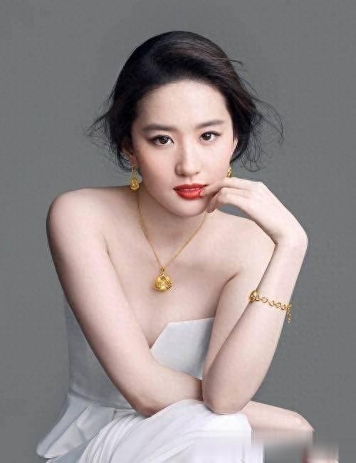 绝了！刘亦菲“黄亦玫”身材，看完不想减肥都难！