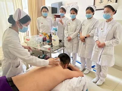 优质护理服务明星护士 张霞影:爱一行,才能做好一行!