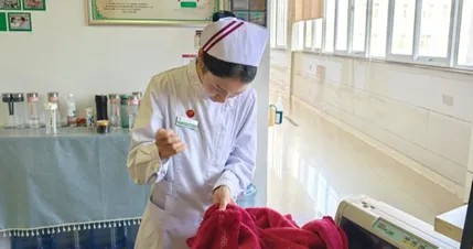 优质护理服务明星护士 张霞影:爱一行,才能做好一行!