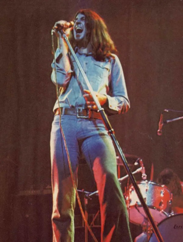 Ian Gillan (Иэн Гиллан): Bioграфия артиста