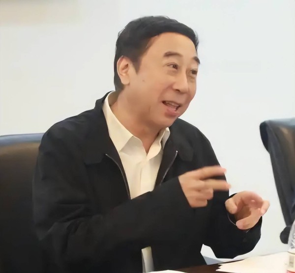 七十多岁的姜昆带领部分相声演员全国巡演，可喜可贺