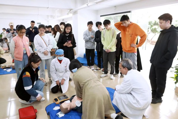 润心灵 守健康——我校“大学生成长吧：健康教育课堂”开讲（2023-03-14）