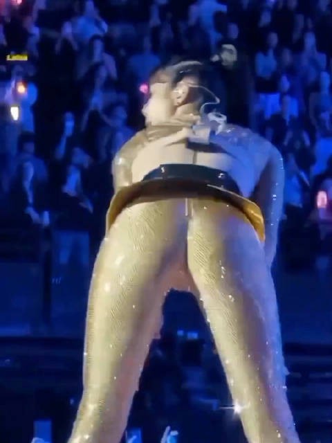 Lisa这穿搭越来越欧美风了，看来疯马秀是待不下去了！