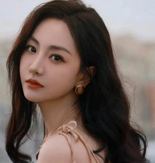 朱一龙杨蓉合照