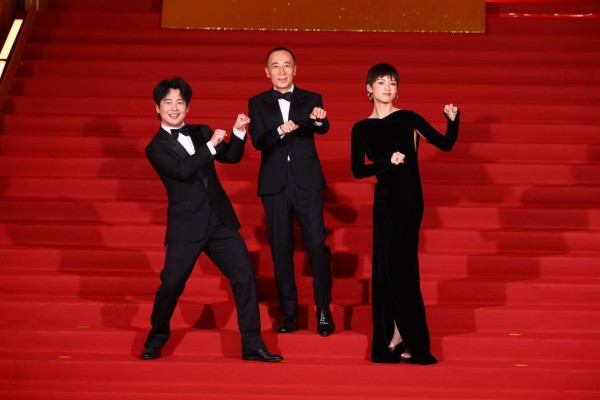 《脱缰者也》剧组，导演曹保平，主演郭麒麟、孙安可走上红毯  摄影记者/任玉明