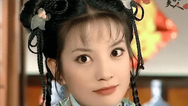 赵薇的“黑历史”揭秘：从一线明星到“劣迹艺人”的陨落之路