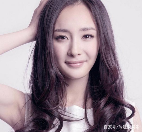 这些明星小时候的照片，看看有没有你女神的童年照呢？
