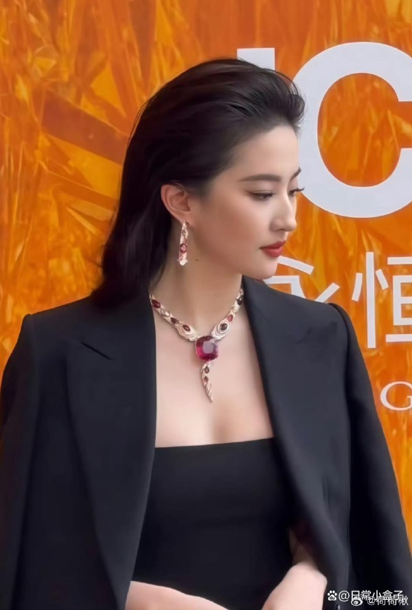 刘亦菲宝格丽女王引发热议