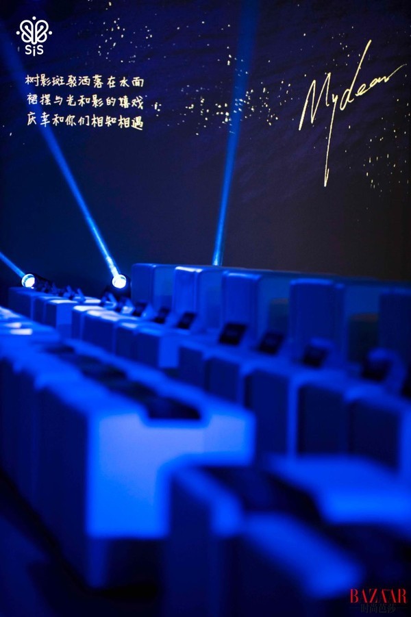 活动现场与歌词墙.jpg-1066_1600