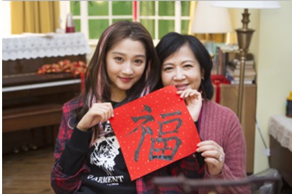 娱乐圈流量王都在晒妈，基因简直逆天了