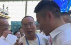 刘强东现身乌鲁木齐亚欧博览会，获赠哈密瓜
