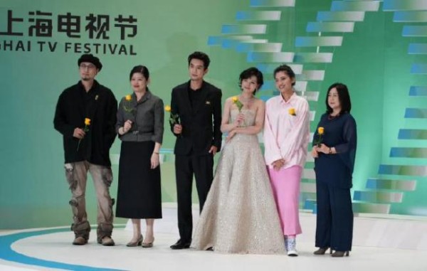 白玉兰颁奖典礼红毯明星造型