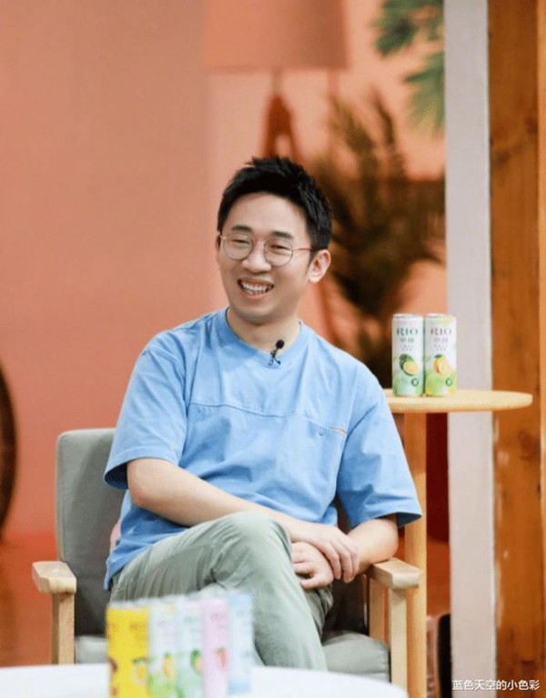 成综艺王的杨迪，节目中跪谢父母，含泪讲述成名背后的心酸故事