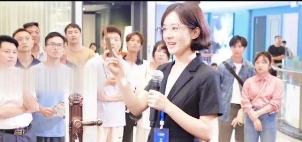 《向阳花》电影海报
