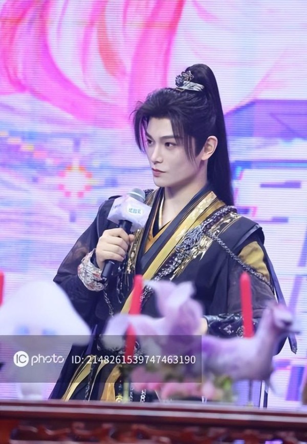 丁禹兮杂志封面