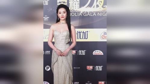 刘亦菲白玉兰奖2025荣耀之夜，LV的裙子像朵美丽的白玉兰花