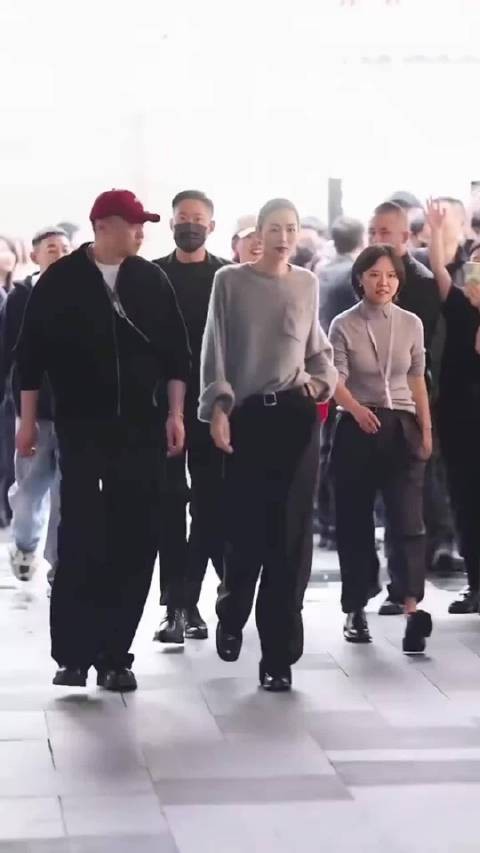 井柏然刘雯被曝领证结婚，合作广告后多次甜蜜同框