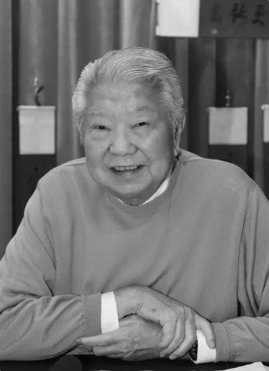 在烟火与哲思间重构生命——读蔡澜《活过》有感——王镜海