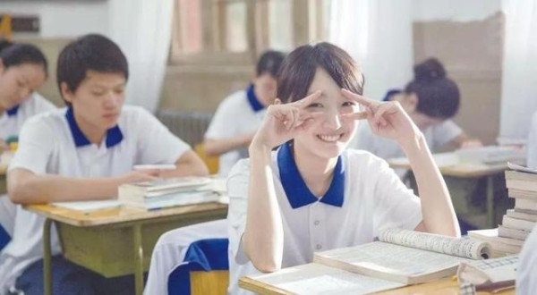 娱乐圈里的四大初恋脸 谭松韵郑爽周冬雨沈月谁是第一？