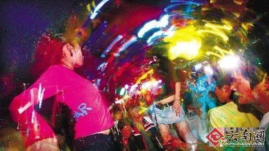 同性恋和异性结婚会幸福吗 专家：要保护好自己