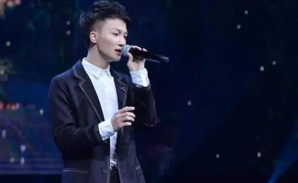 《我是歌手》中频出大招的周深，原来也有自卑被嘲笑的过往
