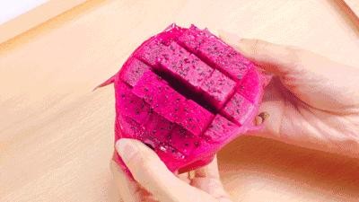 火龙果英文表达是“Dragon fruit” ，猕猴桃难道是“monkey peach”