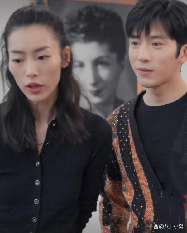 井柏然刘雯被当面追问婚讯，大表姐拽着男友迅速离开