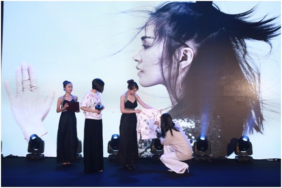 第四季芭莎“公益星设计”首发会隆重举行，六大明星正式揭晓5