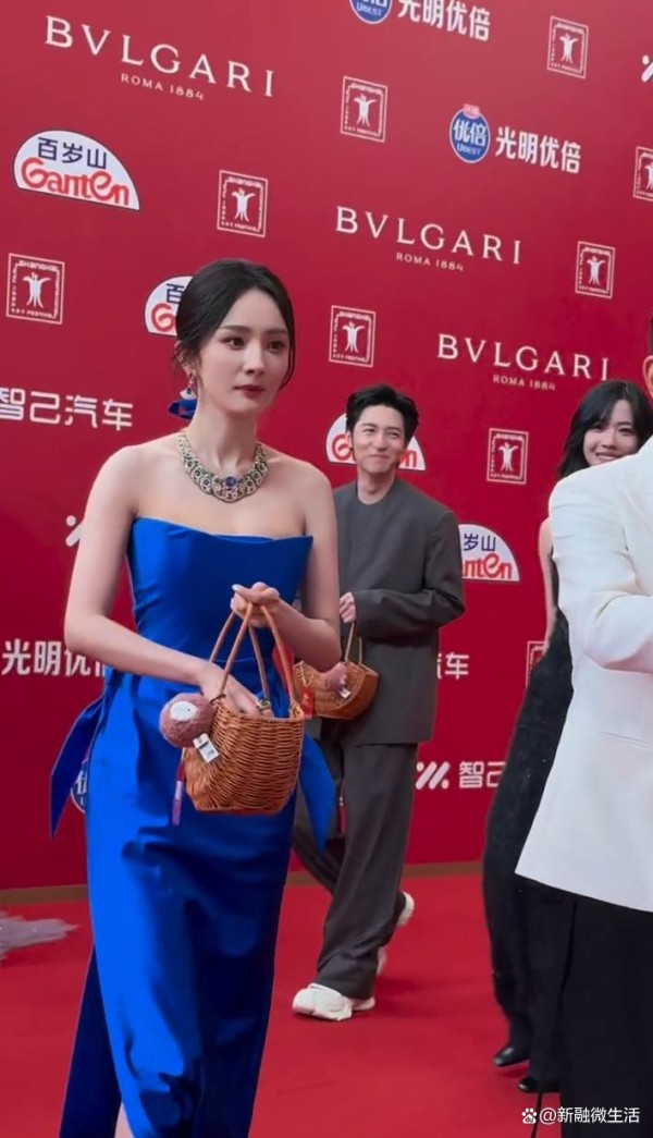 37 岁杨幂红毯翻车？时尚女王地位要 “塌房”？