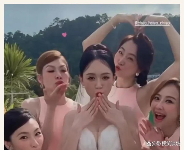 45岁陈乔恩晒18宫格婚纱照邀请函，伴娘团曝光，爱情最美的样子