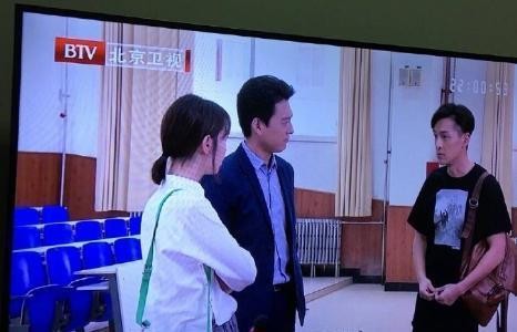 胡歌客串外科风云, 只一句台词就让观众笑炸裂, 靳东也在一旁憋笑