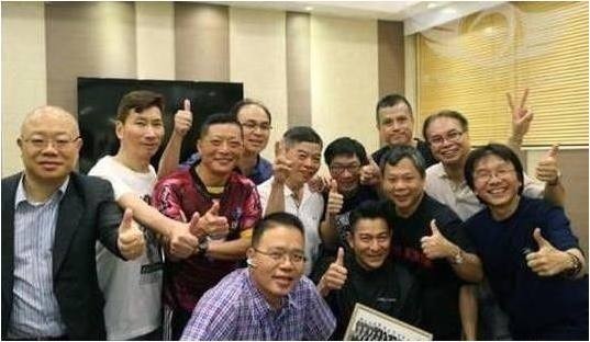 马云 刘德华不小心晒出的同学聚会照，再次证明有明星的聚会你就别去了