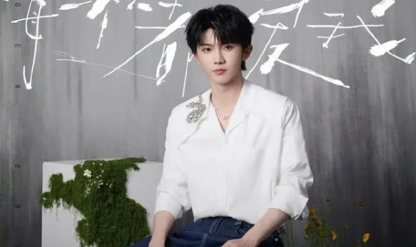 王源与马嘉祺后台合影