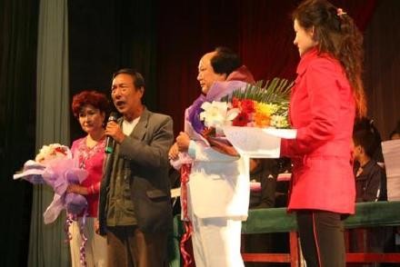 陕西秦腔名家新秀声援宏蕾剧团义演纪实