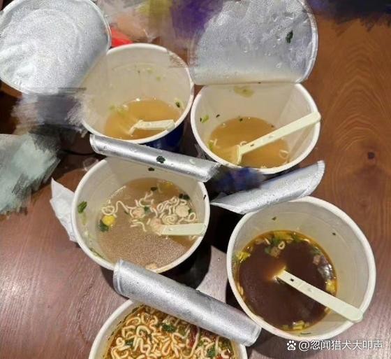 快餐陷阱：明星与我们的饮食误区