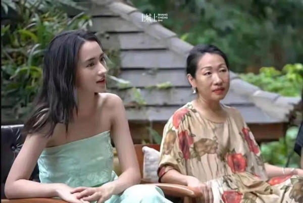 娱乐圈换角真刺激，颜值实力谁更重要，哈妮克孜被顶替合理吗？