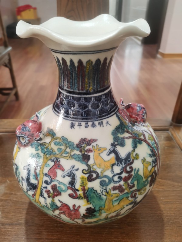 大明泰昌款青花五彩百鹿尊