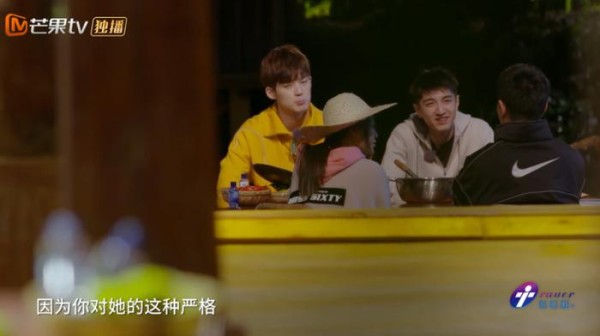 家人太宠溺甜馨，贾乃亮无奈对女儿严厉：孩子最怕我