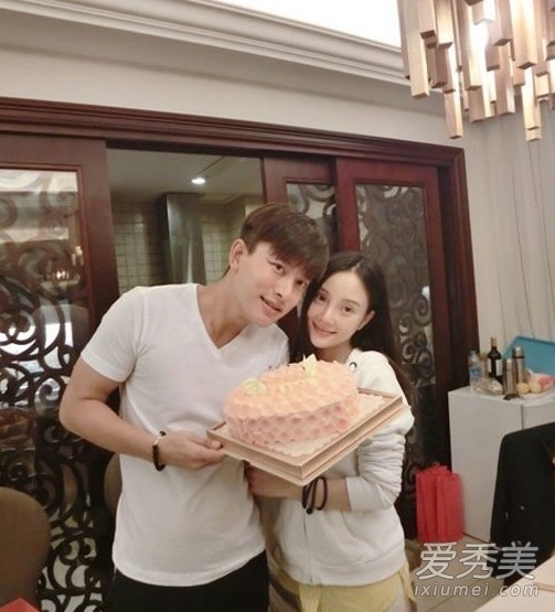 李小璐贾乃亮是姐弟恋吗？贾乃亮当初是怎么追到李小璐的