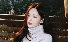 李一桐穿白色毛衣好温柔