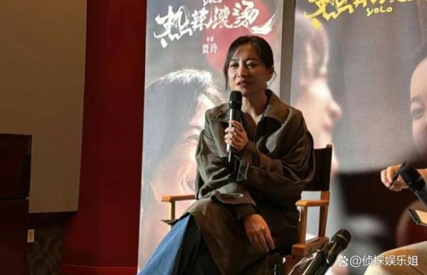 贾玲晒出打网球照片 与汪顺梦幻联动