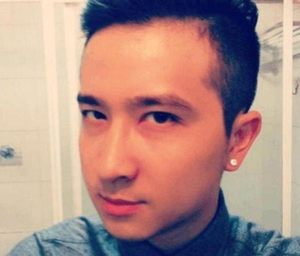 出道和释小龙飙戏，成名后退出演艺圈，长大后颜值逆袭还事业有成