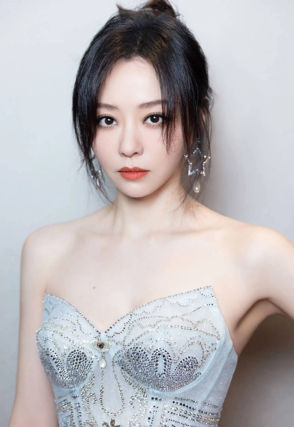 张靓颖回应脚踝受伤：预计几天就能恢复