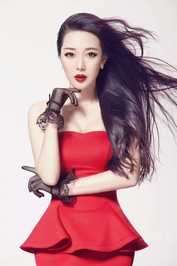 石小琳低调退幕后成短剧顶流，强势回归为二次元大女主 — 新京报
