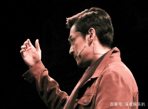 又一轮演出结束，胡歌凌晨晒粉丝应援物，粉丝评论让人心疼
