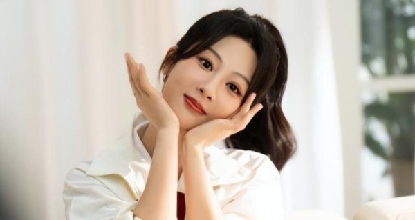 杨紫这张图啥含金量，白玉兰最佳女主30强曝光，能火靠这点？