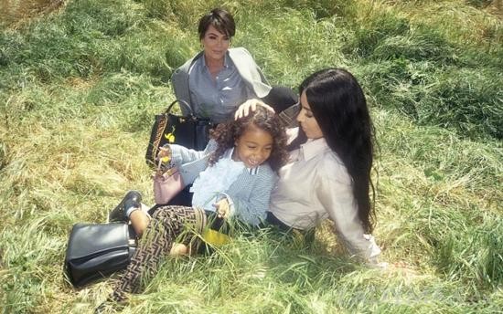 North West与Kim Kardashian早前曾为Fendi拍摄广告大片